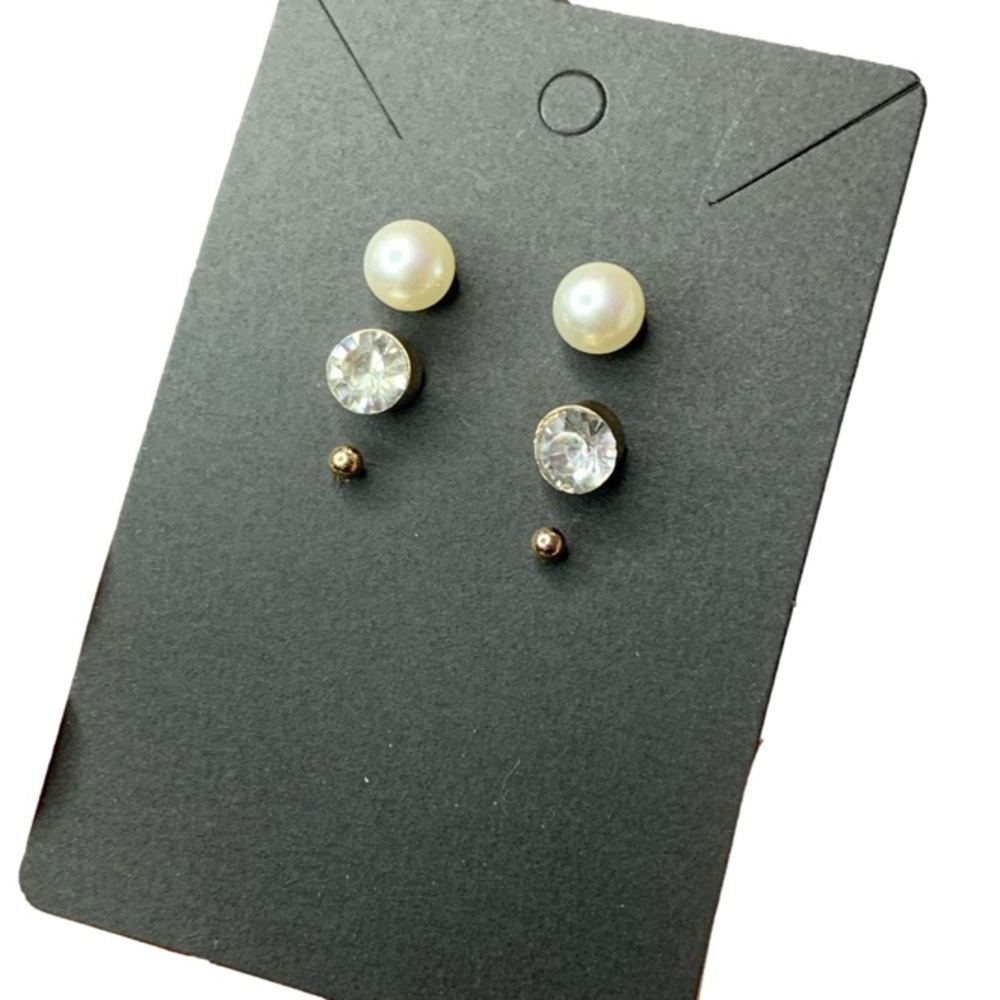 Pearl stud earring set